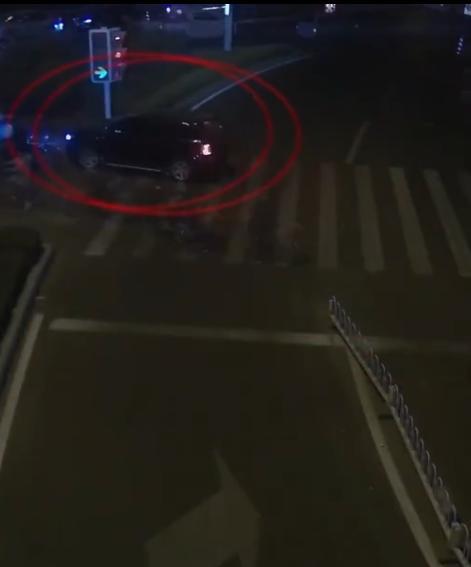 男子醉驾被查气焰嚣张,公然挑衅:我肯定揍你