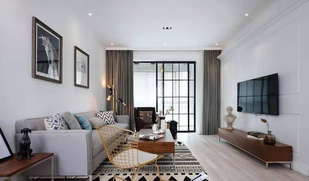 你还在客厅和阳台之间装门?赶紧先停下来!