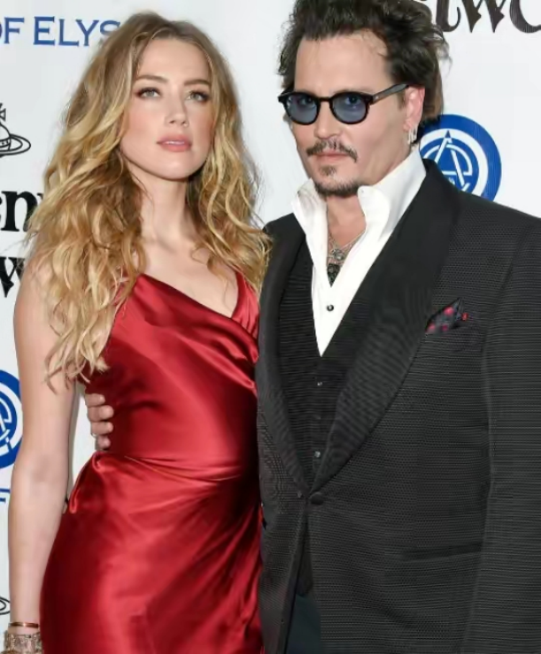 |漂亮女星街边大便！形象颠覆太丢脸，曾在床上大便，前夫因此离婚