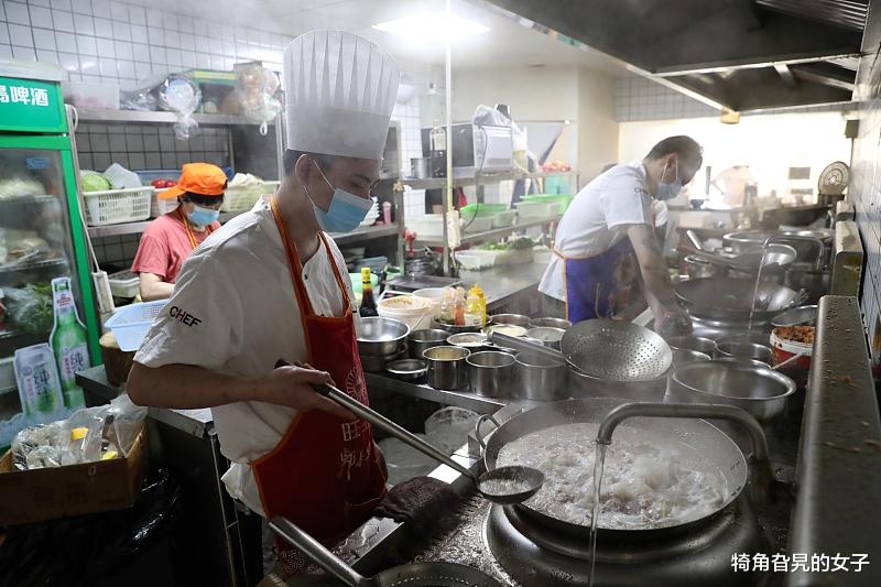 理想的厨房：熟悉的人间烟火气，炊烟袅袅中家的感觉