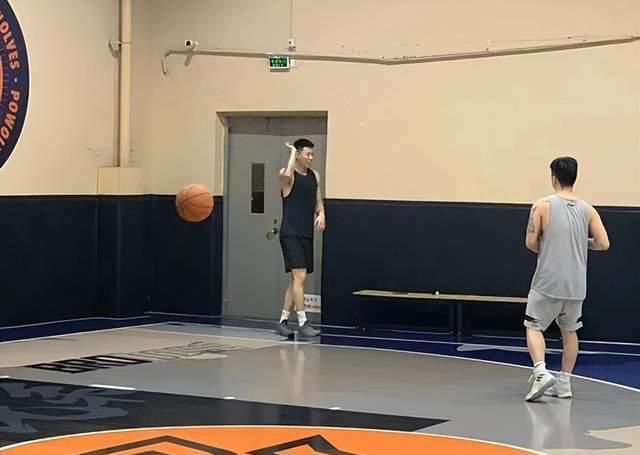 张镇麟|张镇麟与NBA一家公司签约，郭艾伦走不了，巩晓彬有了新职位