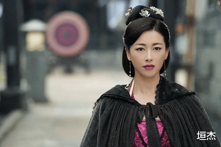 陈乔恩|京圈公主朱珠，8次入选全球最美面孔，35岁靠最美秘书出圈