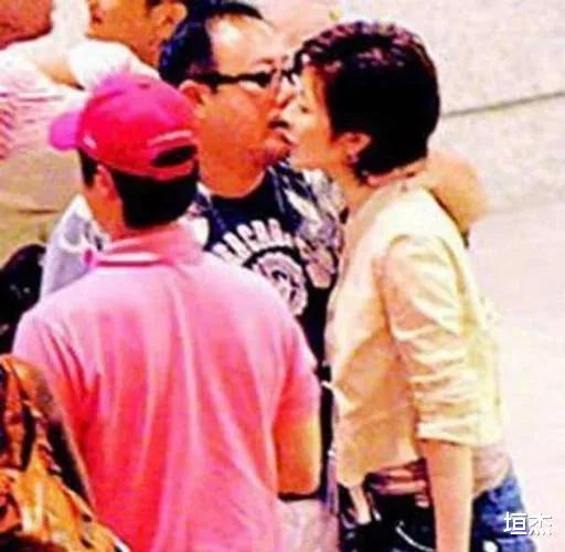 关之琳|3位娱乐圈富婆有多潇洒？关之琳小鲜肉环绕，王薇薇谈“奶孙恋”