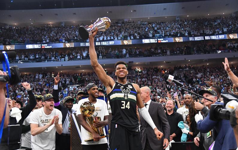 字母哥|怪兽崛起—不仅要MVP+FMVP+DPOY+总冠军，这回他奔着超越乔丹去了