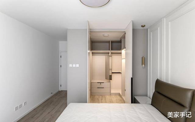 越来越多人不吊顶,不做背景墙,看看她家,明亮宽敞,以后照着装