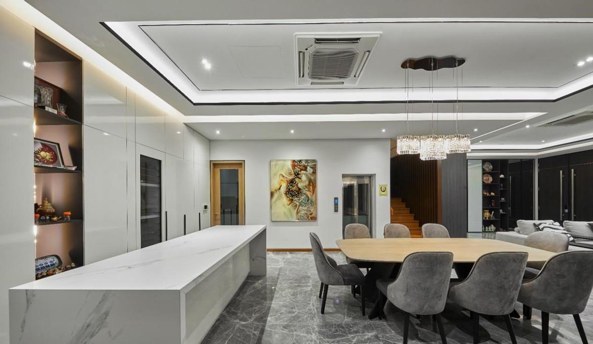 买套一楼房子,190㎡大客厅有院子,跟爸妈一起住,每天生活美滋滋