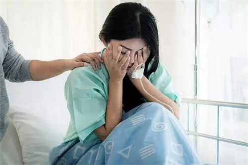 案件:厦门一女患者麻醉后惨遭男医生猥亵,医生:她长得太漂亮了