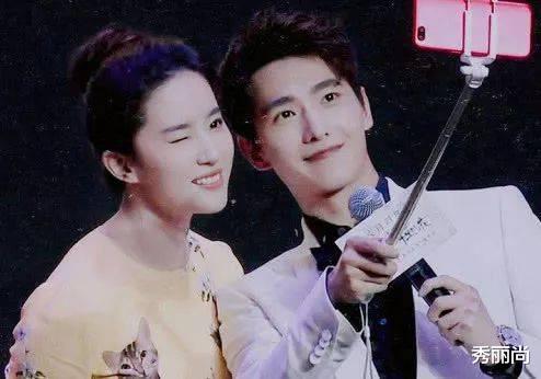 刘亦菲|有一种自拍叫刘亦菲在别人手机里,图1忍了,看到图4我吃醋!