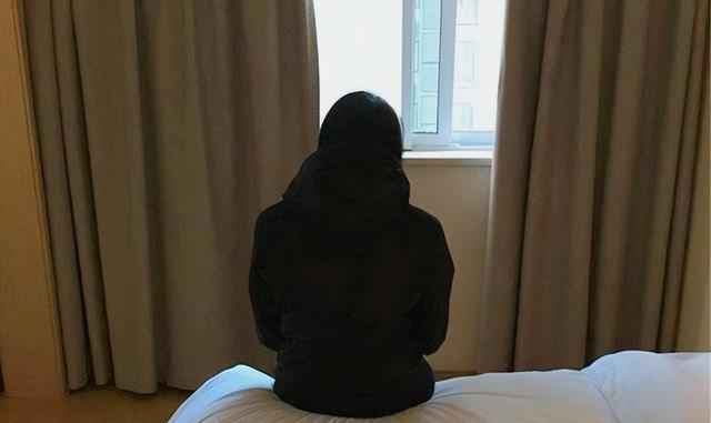 纪实:女子入住酒店,半夜房门被打开,男服务员:需要火柴吗?