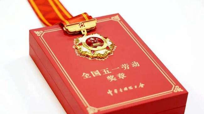 荣誉有假?许敏被评为先进遭鹏哥嘲讽,网友认为五一奖章更需调查