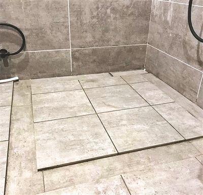 好多人卫生间都不装马桶了，这样装修，空间大10倍