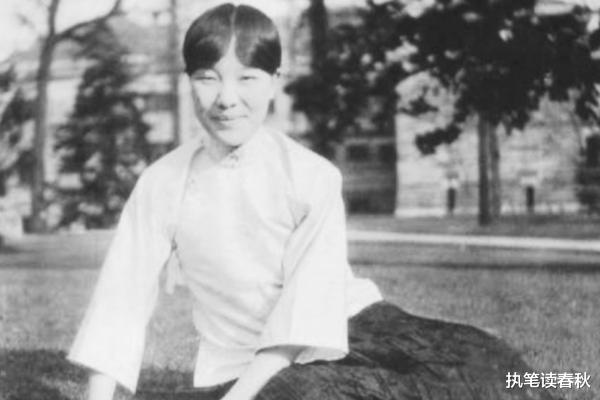 冰心去世13年后,孙子在其墓碑上用红油漆写:教子无方,枉为人表