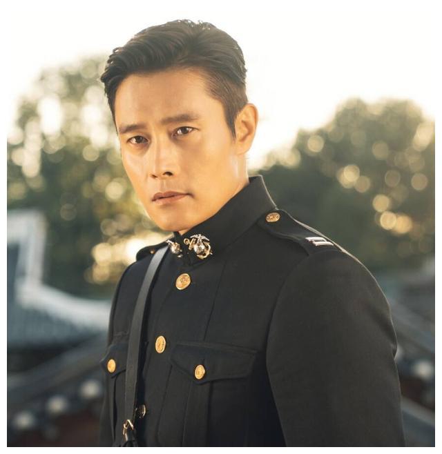 李秉宪|千面影帝李秉宪：堪比韩娱圈最乱的男艺人，为啥塌了多次仍不倒