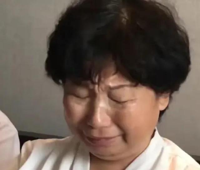 李圣要求调阅老杜全部病历,付律忙删除老杜辩称只有小三阳的视频
