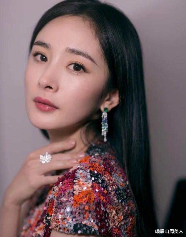 浓妆 女人过了30岁,适合“浓妆”还是“淡妆”?看完杨幂我突然懂了