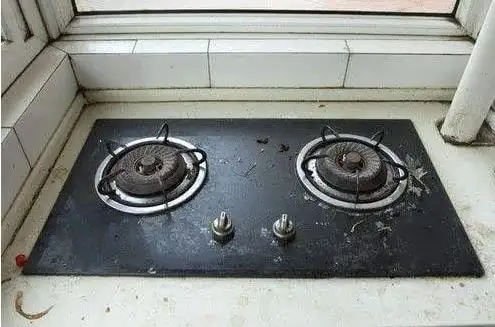 燃气灶天天擦还油腻腻?老保姆教你3招,轻松去污不费力!快收藏