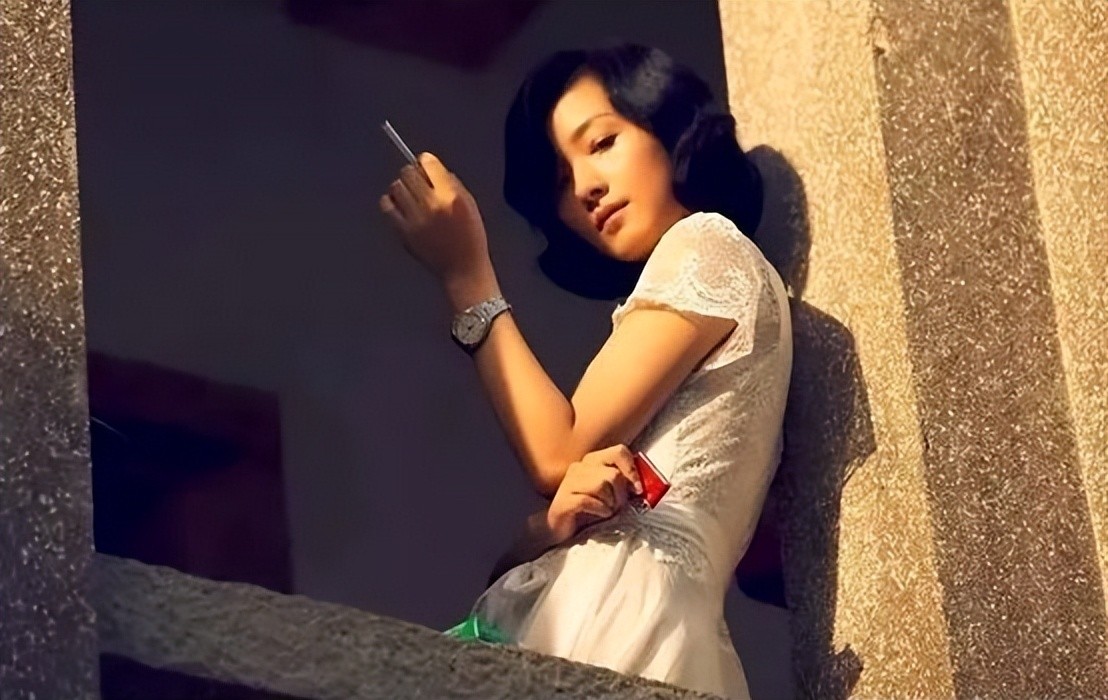 万茜|万茜为何不“红”了？看她做过的事，就明白了