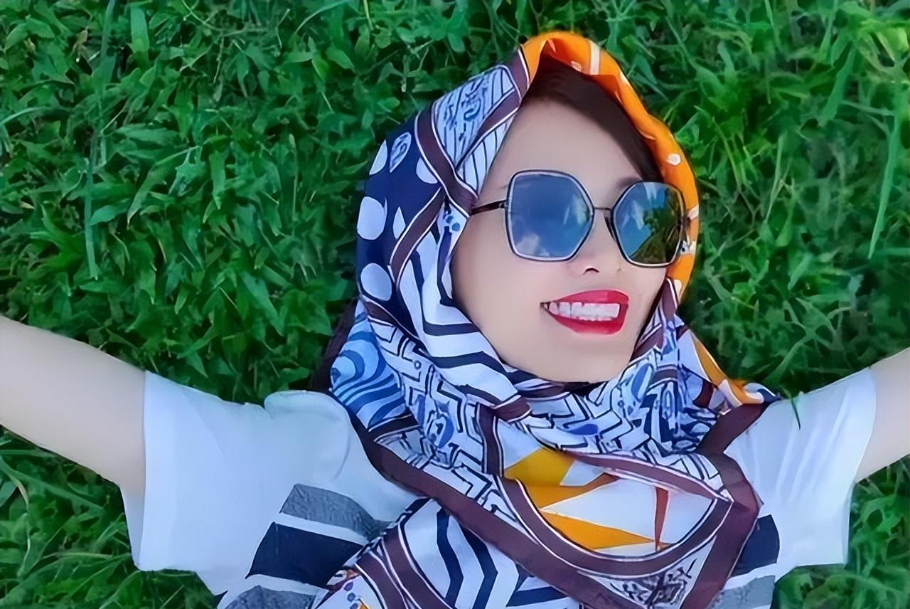 香港|四川女人嫁给香港导演,拍短视频爆火,成为千万粉丝年入500万元