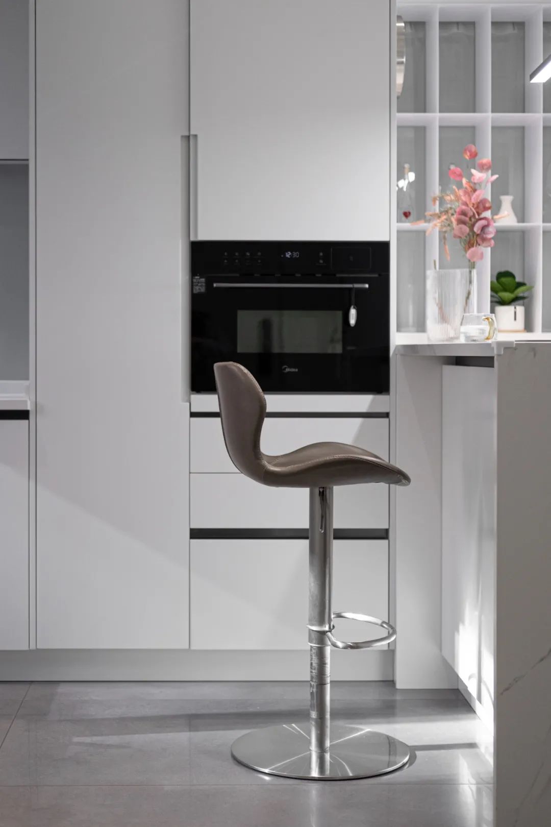 110㎡简约纯净三居,去客厅化打造多功能区,更适合这个三口之家!