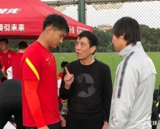 国足|又一足球界外人士评论中国男足：1-3输越南没看见你们还要脸