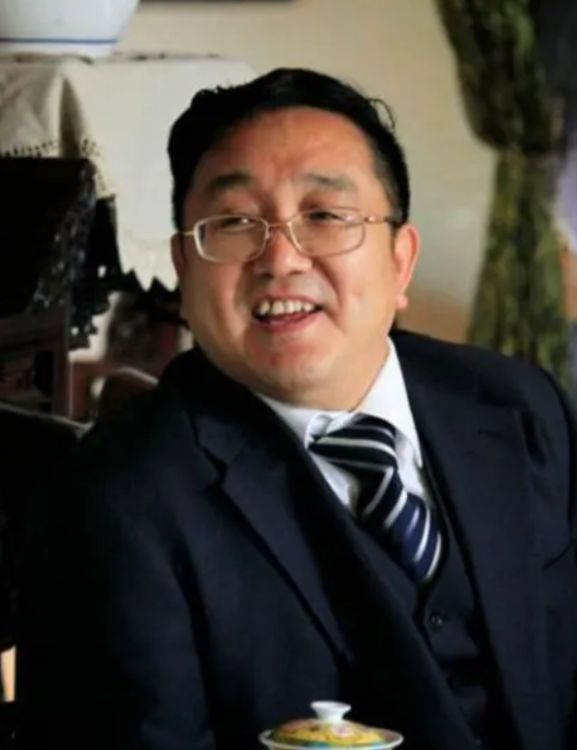 预告片|演员句号:2婚娶小11岁丫蛋,47岁老来得女,风光背后有泪水