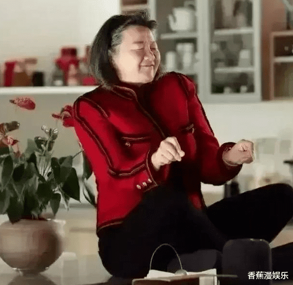 洪晃|陈凯歌61岁前妻洪晃疑似精神出问题了,出身名门的她是在做自己还是真疯了?