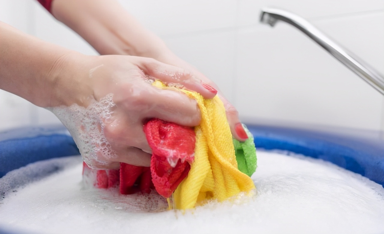 同样是洗涤用品，选洗衣粉还是洗衣液？弄懂以后再买不吃亏