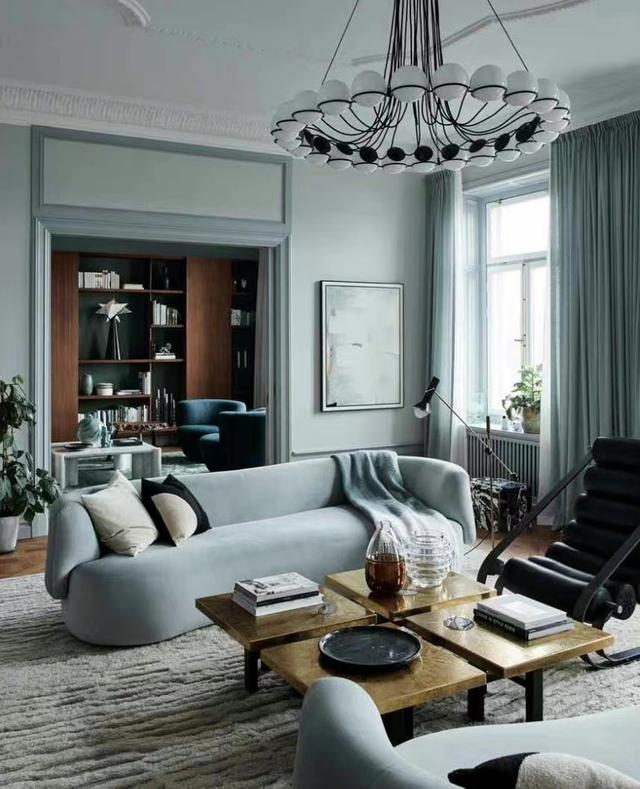 充满个性的客厅配色方案，不需要太大，但要足够别致