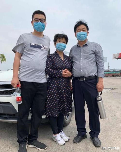 |杜妈电话质问郭威“为何屁大点事都发网上”郭威无奈地说了这句话