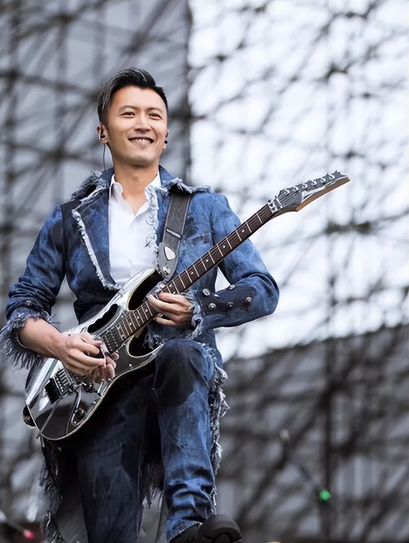 谢霆锋|谢霆锋:沈腾撞衫被秒杀,击败日本天后滨崎步,结束四大天王统治