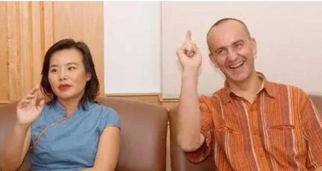 参观龚琳娜的家,全屋摆放中式家具,外国老公太宠她了