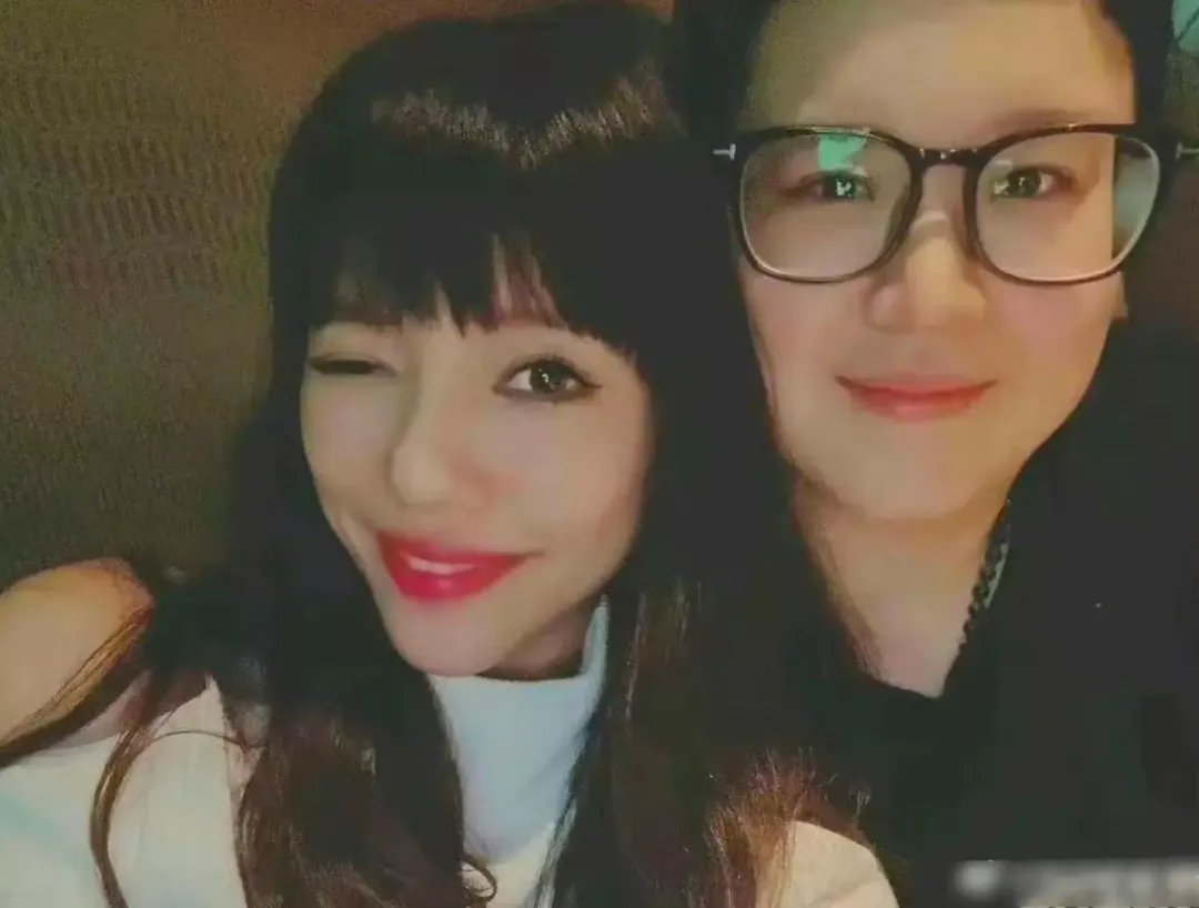 恬妞|这张照片,实锤了她出轨?