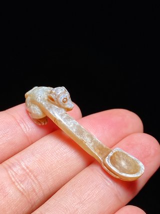 和田玉籽料|明以前 和田玉籽料 灵猴献寿  玉勺 挂件 把件