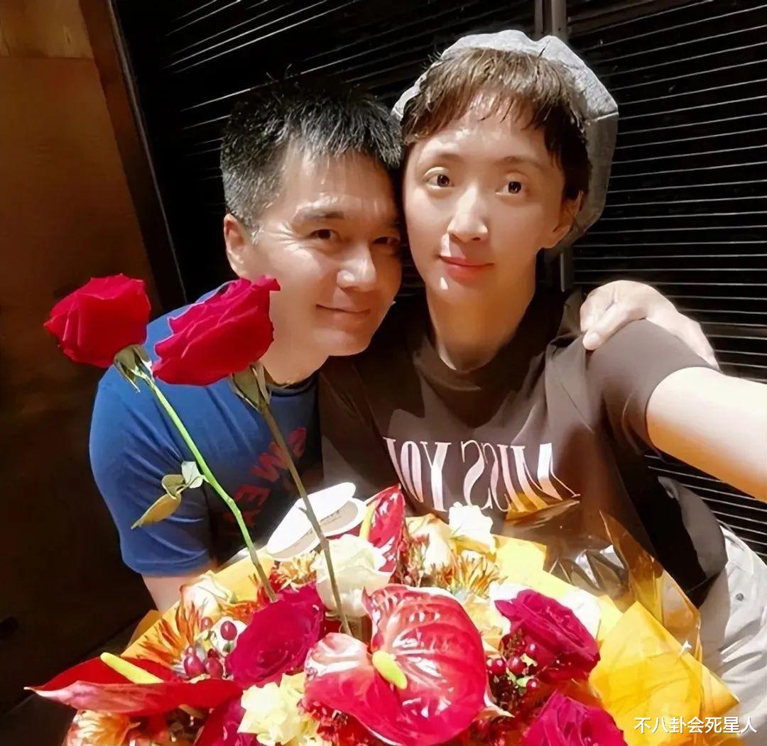 张嘉益|16位内地中老年男星现状,走路直不起腰,头发花白,秃头发福