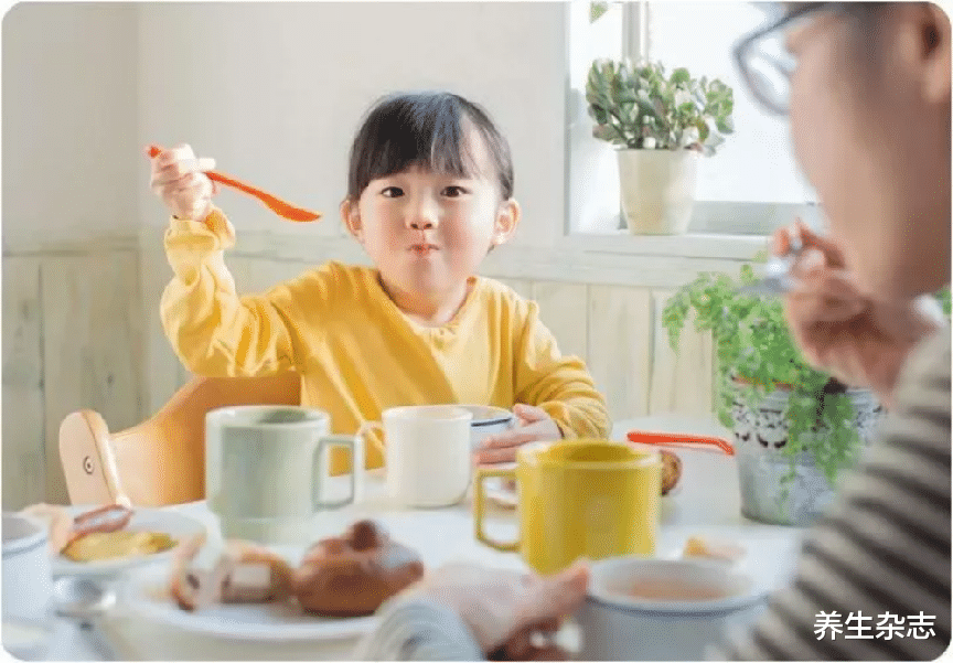 胃癌|妈妈的“敷衍早餐”，正悄悄伤害孩子发育，再不忌口，脾胃或“烂如渔网”