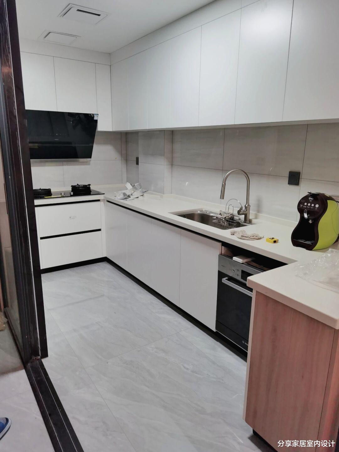 赶在春节前入住新房，开始享受幸福新生活，厨房这样设计，很机智