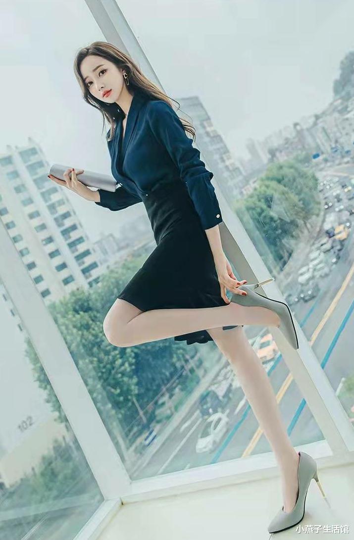 西装|西装领的长袖衬衫搭配鱼尾半身裙，时尚气质彰显御姐范。