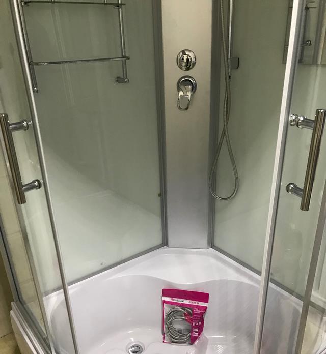 装修不走寻常路:淋浴房地面铺鹅卵石,看似与众不同,实际很实用