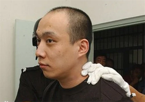 死刑犯王立华最后一晚,临刑前泪流满面忏悔,狱警:他不是真心的!