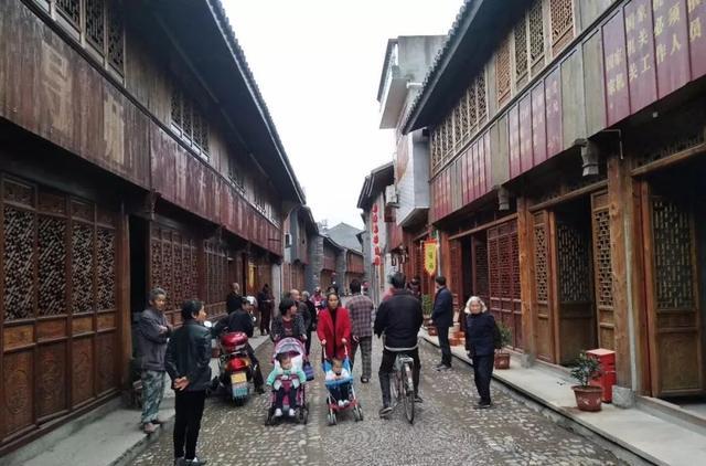 浙江省|台州1500年历史老街，街长1154米却有语录388幅，还曾5次更名