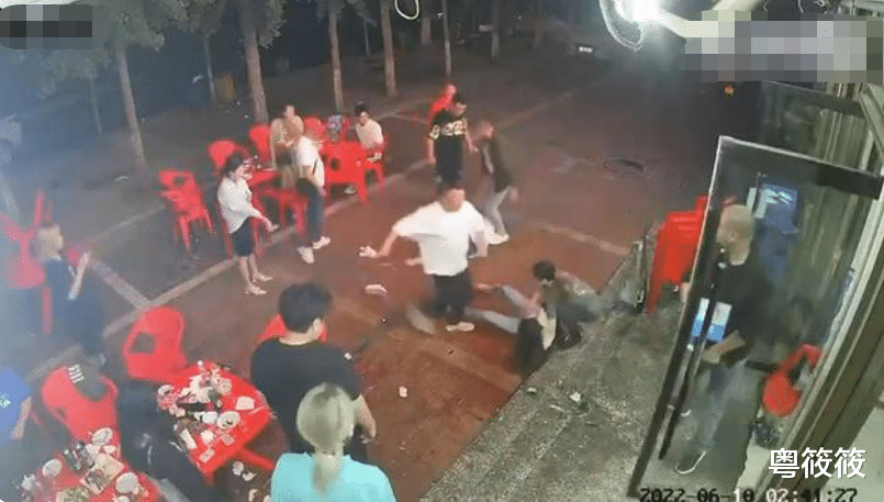 这次事件，让人晚上出去吃烧烤，没了安全感