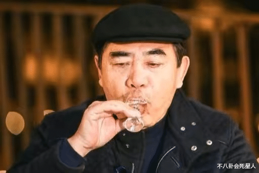 周润发|12位60+男星群像:周润发佝偻如80,吕良伟一身腱子肉似小伙