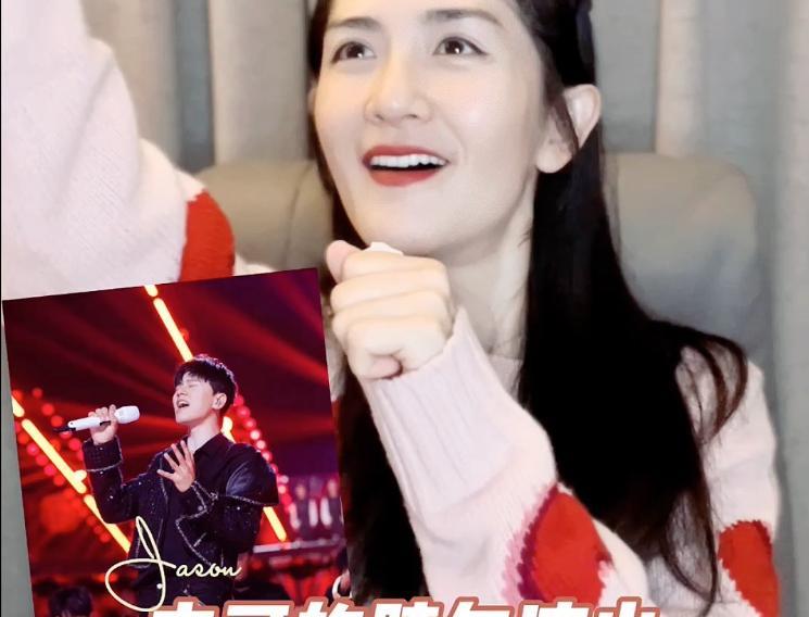 谢娜|谢娜曝张杰跨年夜带病上场,咳嗽嗓子发炎,在家过主持瘾有点心酸