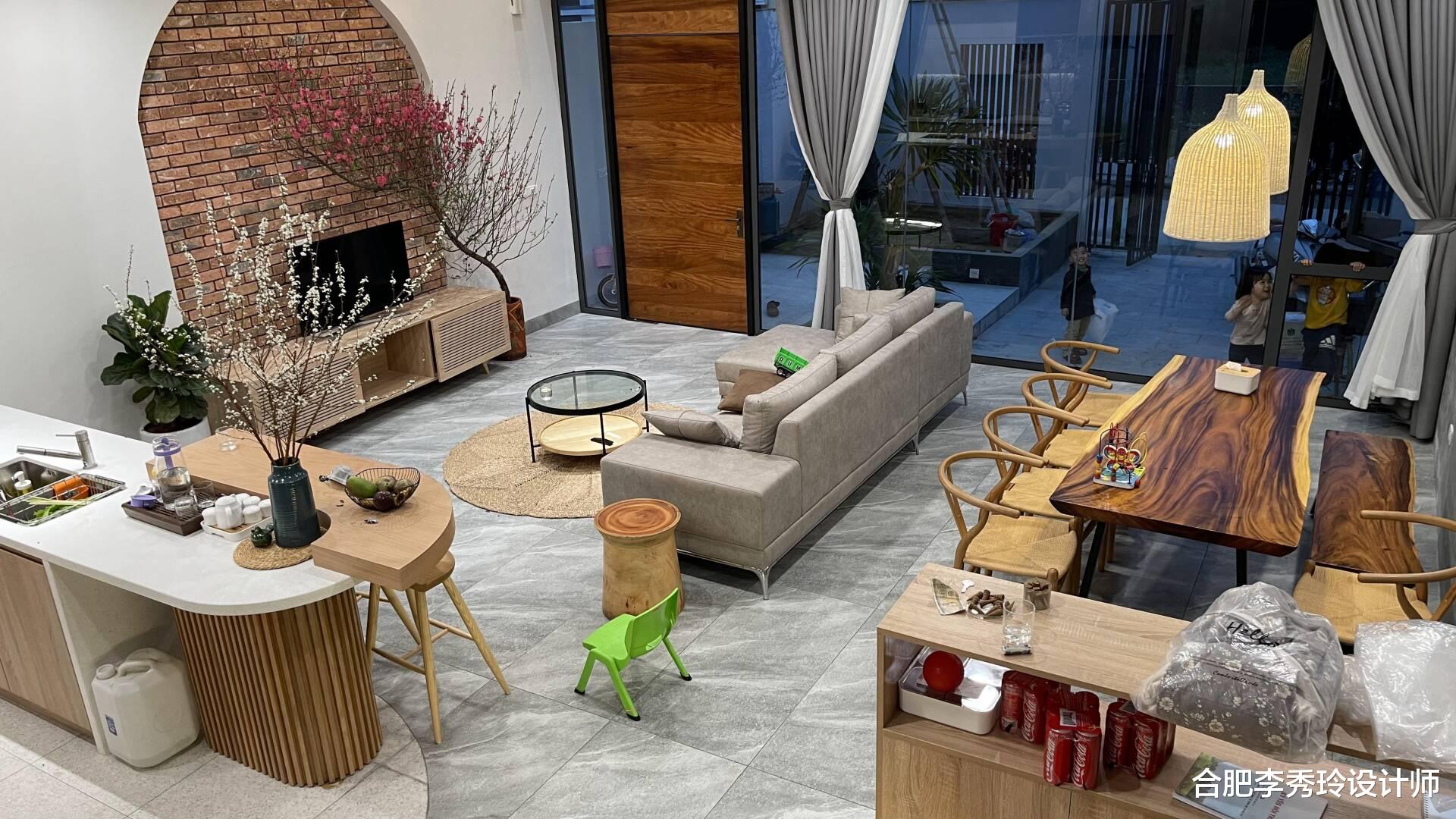 替父母准备的养老房，挑空户型，没有什么华丽设计，靠烟火气取胜