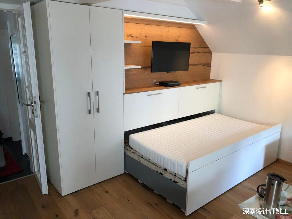 不打算留客房话,不妨在客厅学会4种隐形床设计,亲朋来也有地住