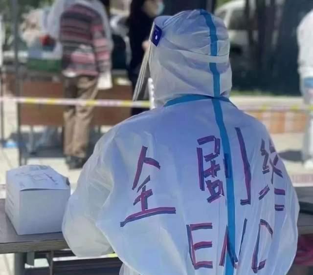 有些人还在幻想“永久抗疫”