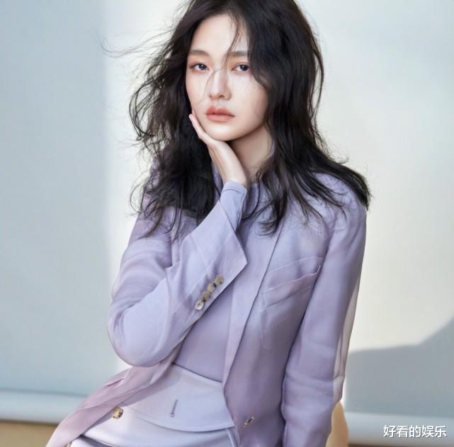 大S|46岁大S和老公穿情侣装聚餐，肚子隆起疑怀3胎，婆婆1天3电话问候