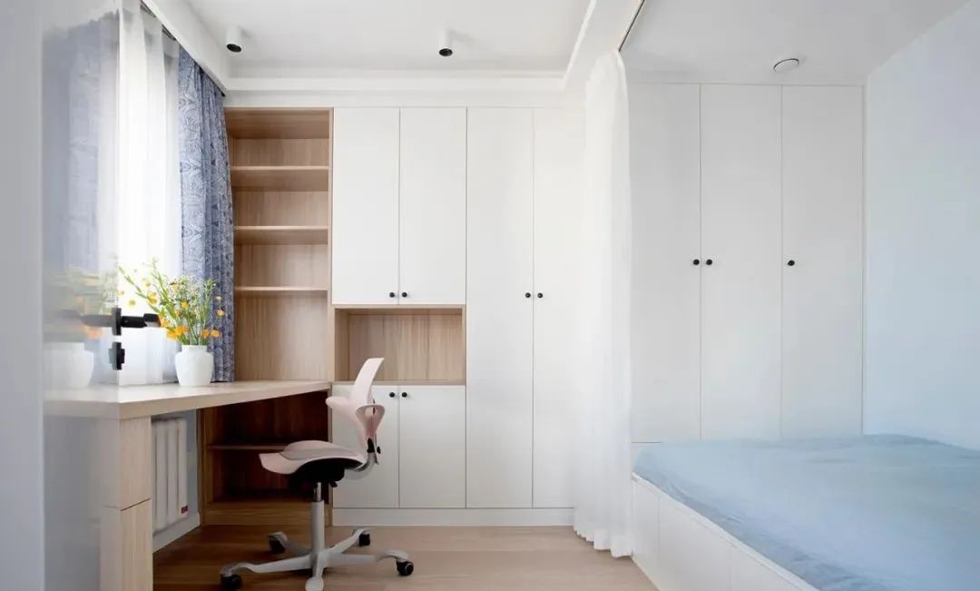 一个合格的儿童房，必须要有学习区，哪怕面积有限，也能照搬照抄！