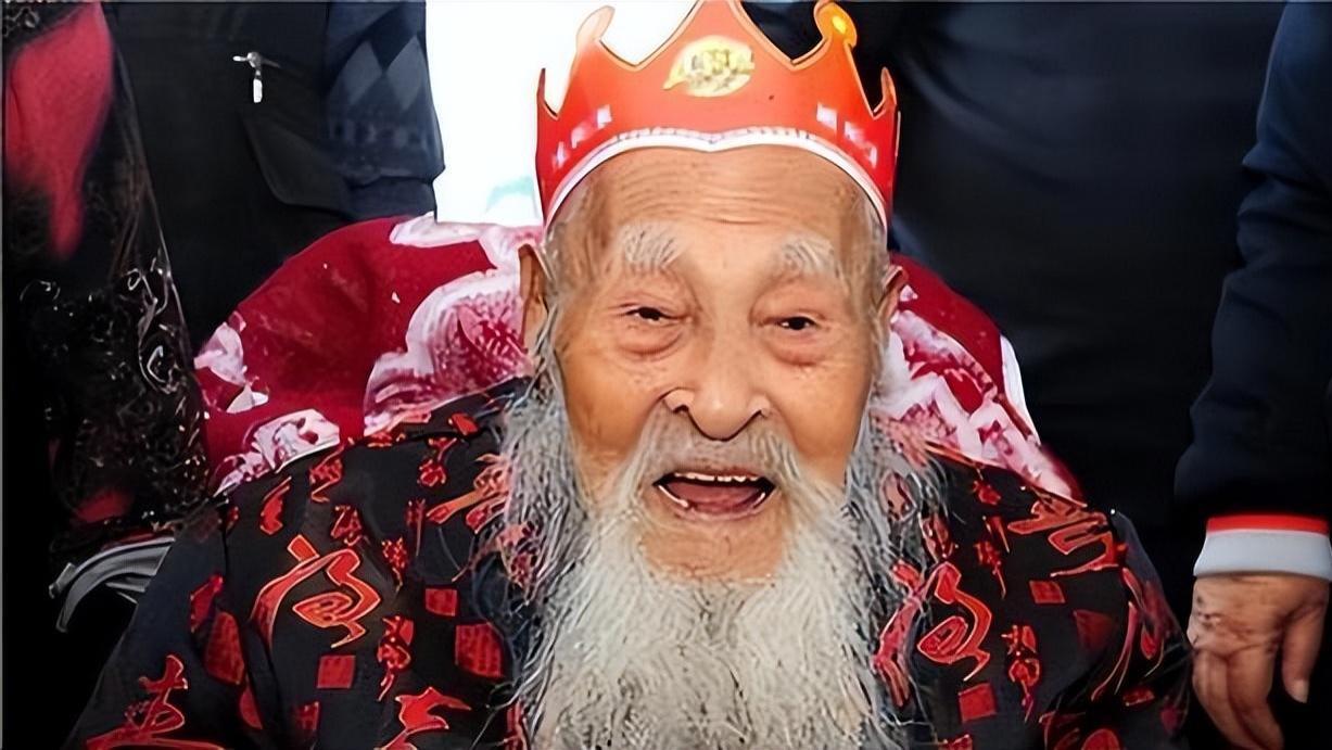 117岁老人杨明运，从光绪23年活到2014年，没有子女却活过3个世纪