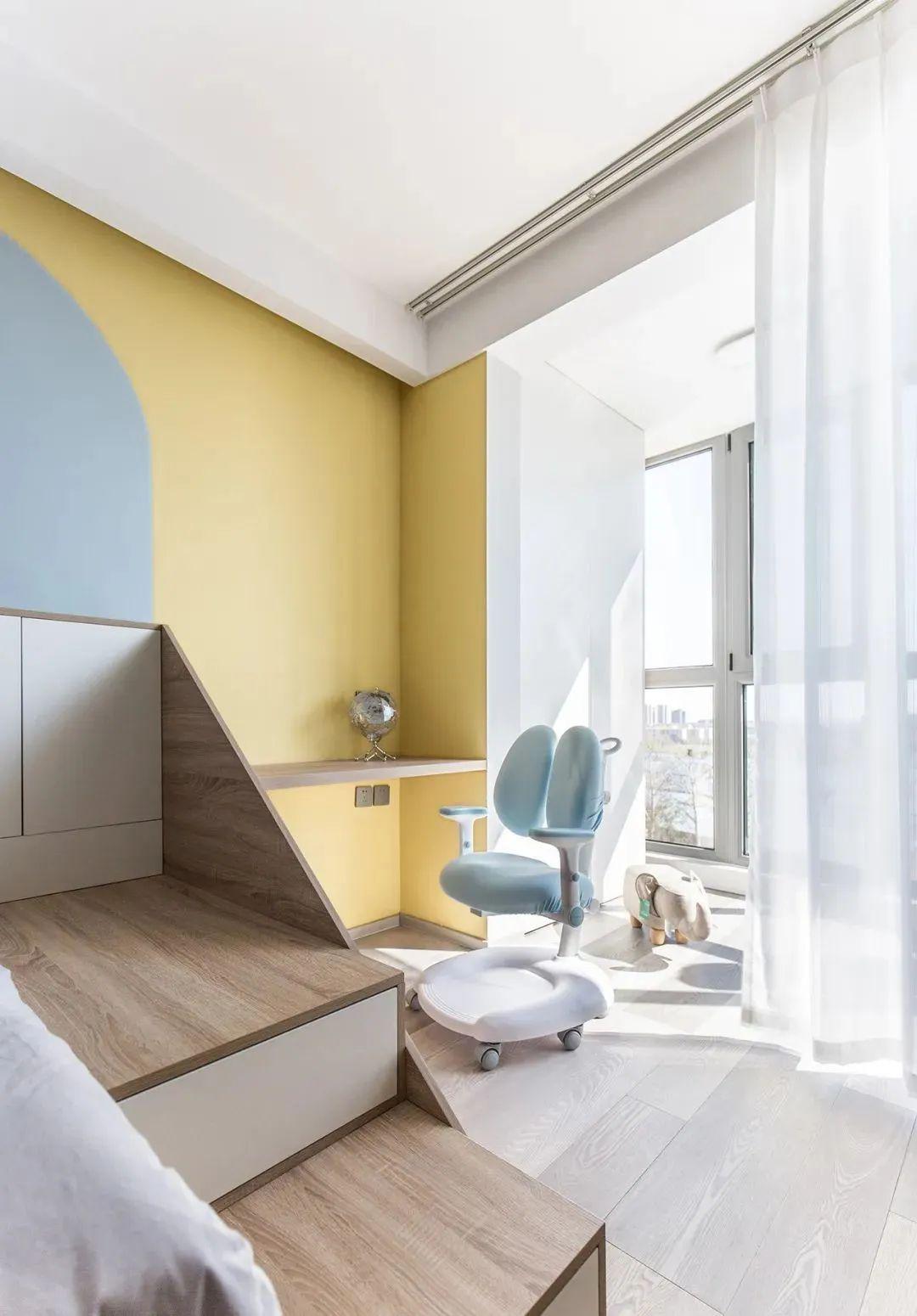 112㎡现代两居,4处柜门变房门,这个家到处都是“密室”,有趣